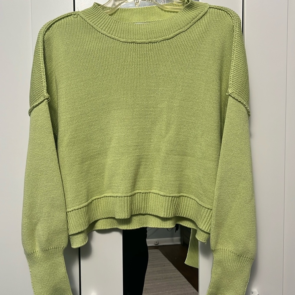 Beautiful crop top sweatshirt never worn